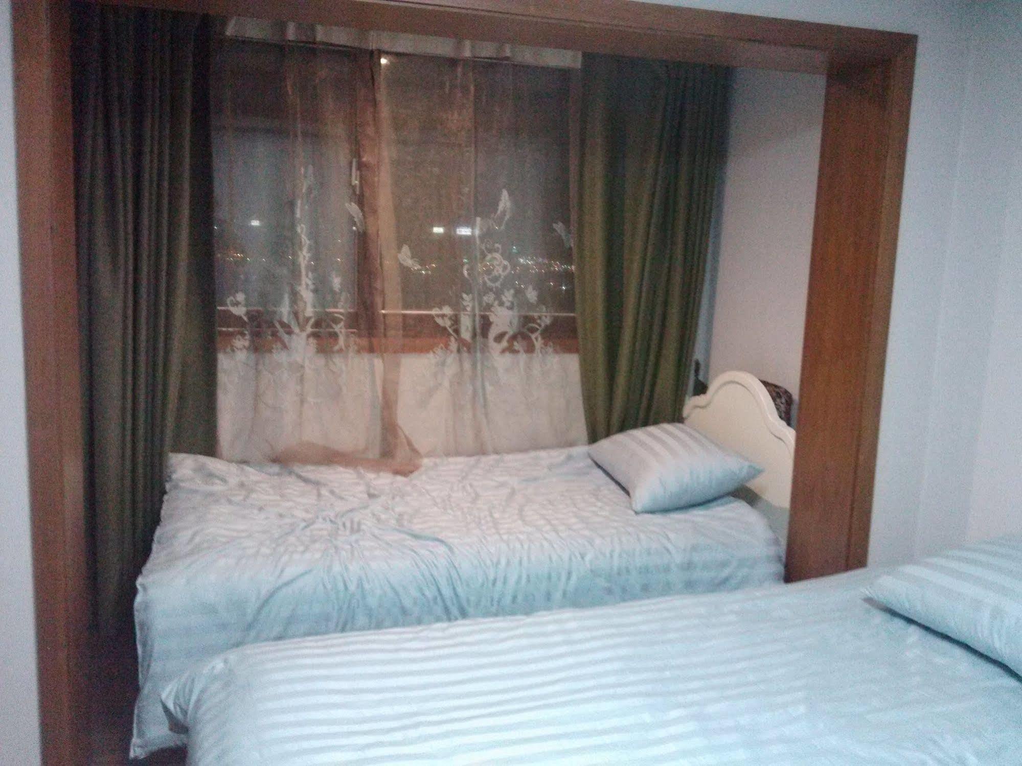 K Star Road Guesthouse - Hostel Seoul Eksteriør billede