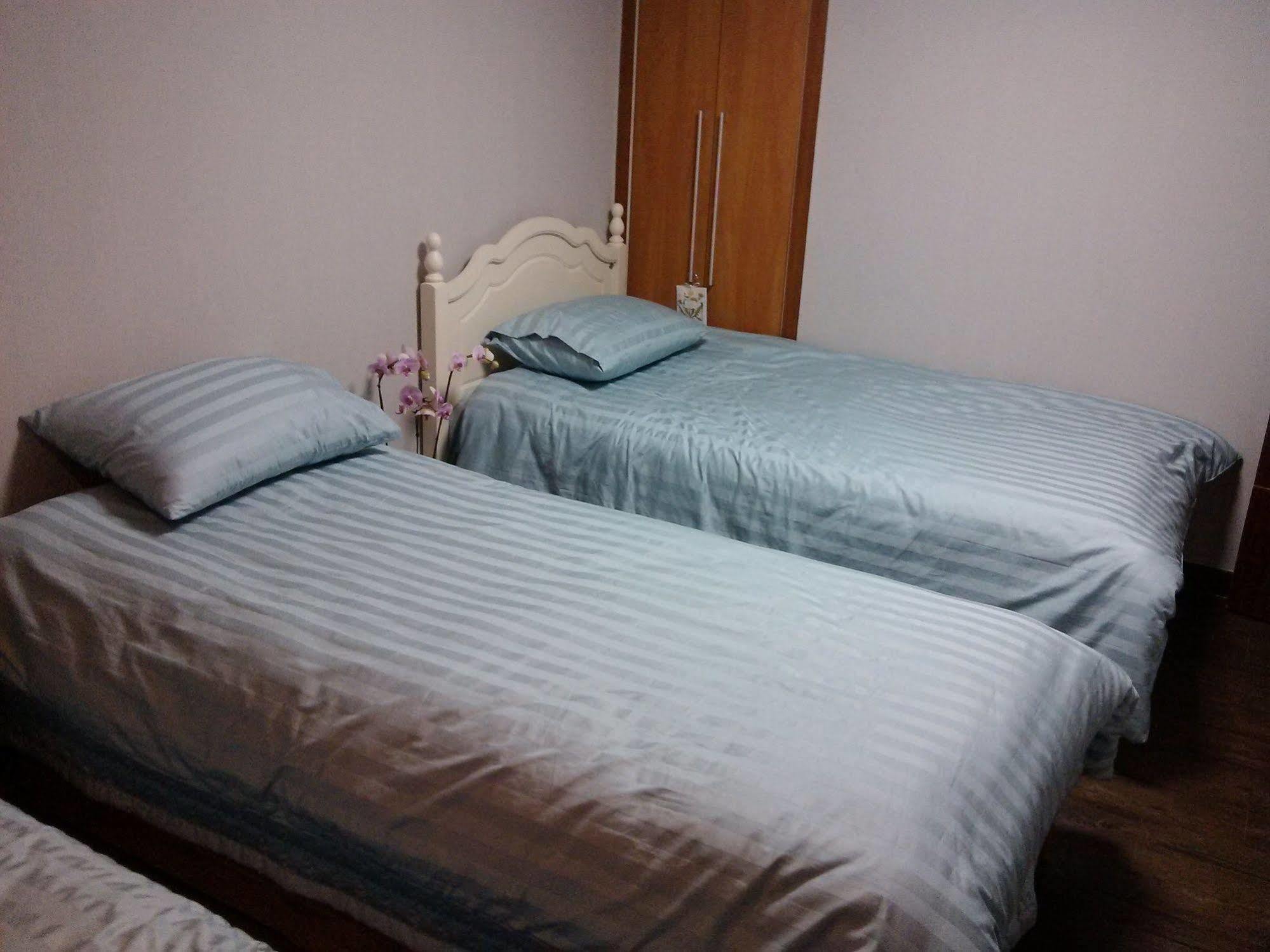 K Star Road Guesthouse - Hostel Seoul Eksteriør billede