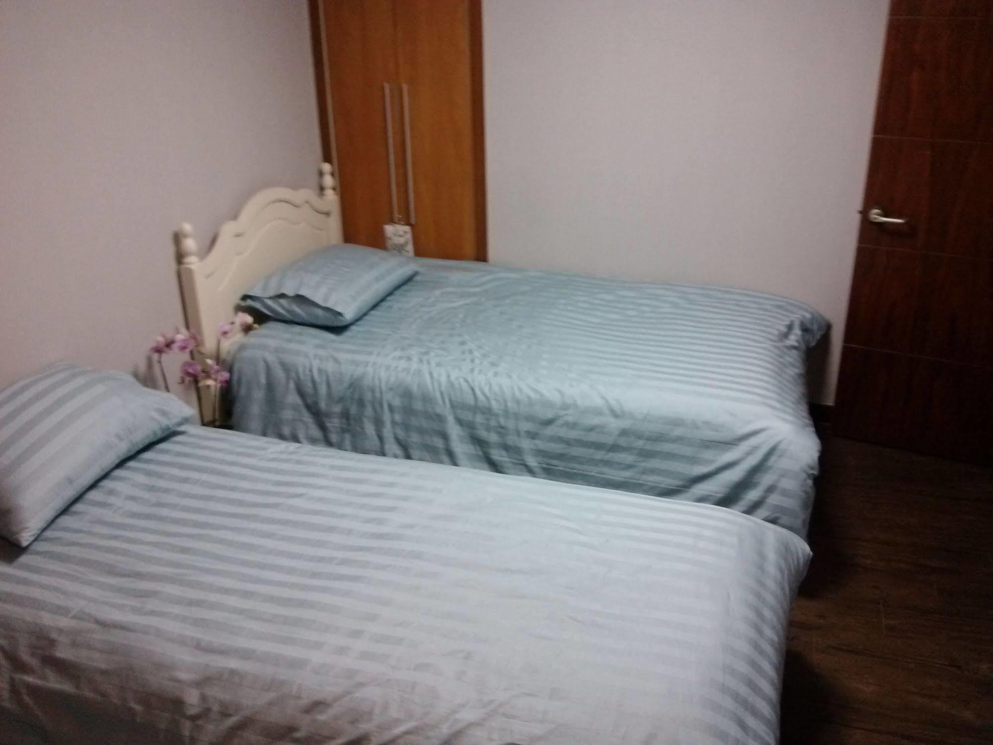 K Star Road Guesthouse - Hostel Seoul Eksteriør billede